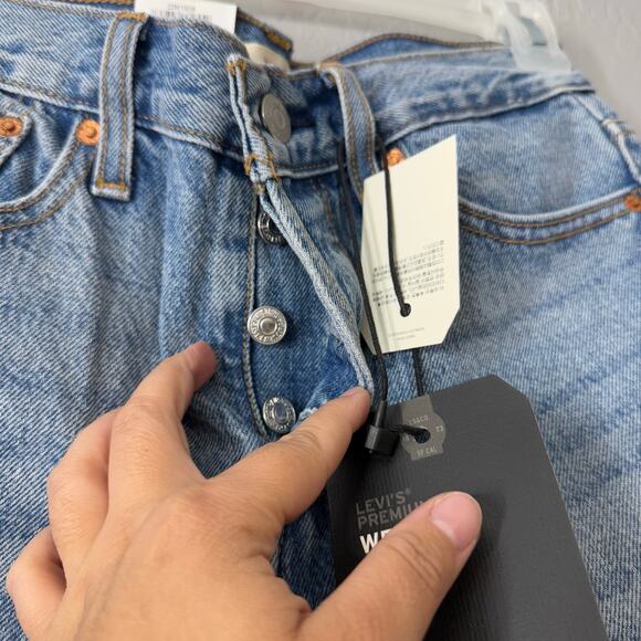 NWT Levis Premium Wedgie Tapered Jeans Women’s Size 25 High Rise Button Fly Fade - Picture 3 of 6